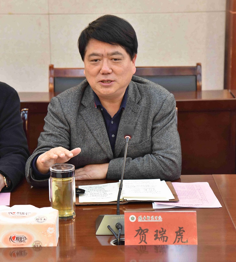 贺书记.jpg 贺书记.jpg