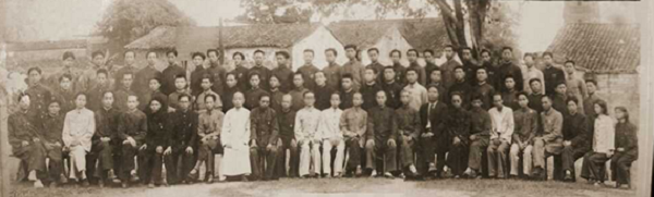 江西省立南昌师范学校毕业生合影.png