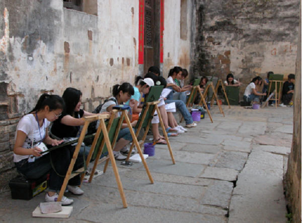 南昌师范高等专科学校学生写生实践.png