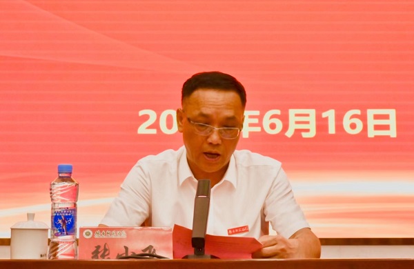 张校长0.jpg 张校长0.jpg