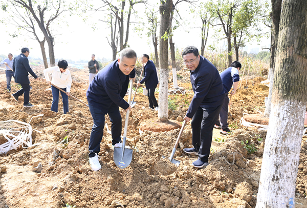 书记校长_副本.jpg 书记校长_副本.jpg