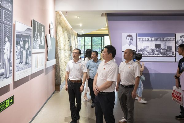 图片2.jpg 图片2.jpg