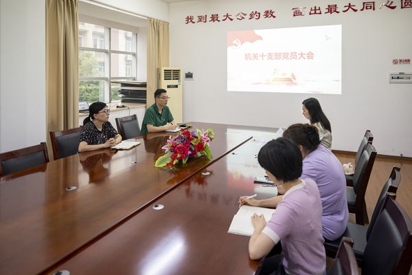 党员大会.jpg 党员大会.jpg
