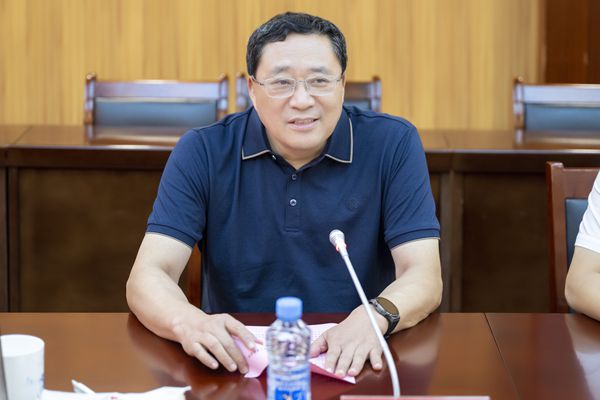 书记.jpg 书记.jpg