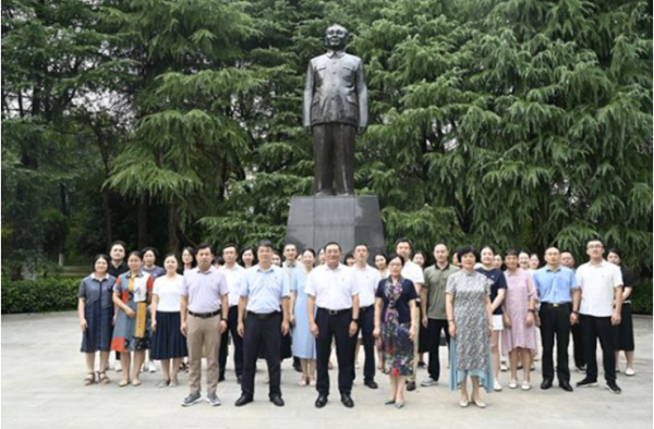 参观《共产党要有纪律一邓小平关于纪律建设重要论述展》_副本.png