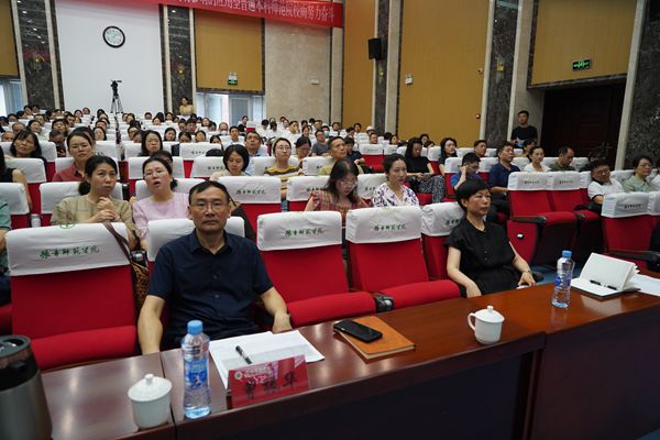 曾校长_副本.jpg 曾校长_副本.jpg