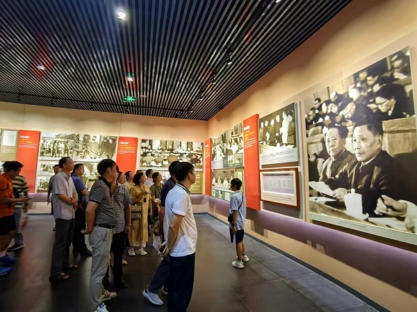 13678支部参观1.jpg