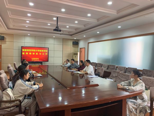 实习督导调研的照片1.jpg 实习督导调研的照片1.jpg