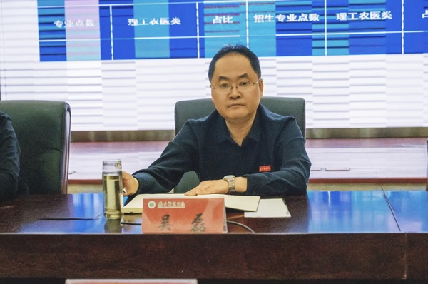 吴校长上传.jpg 吴校长上传.jpg
