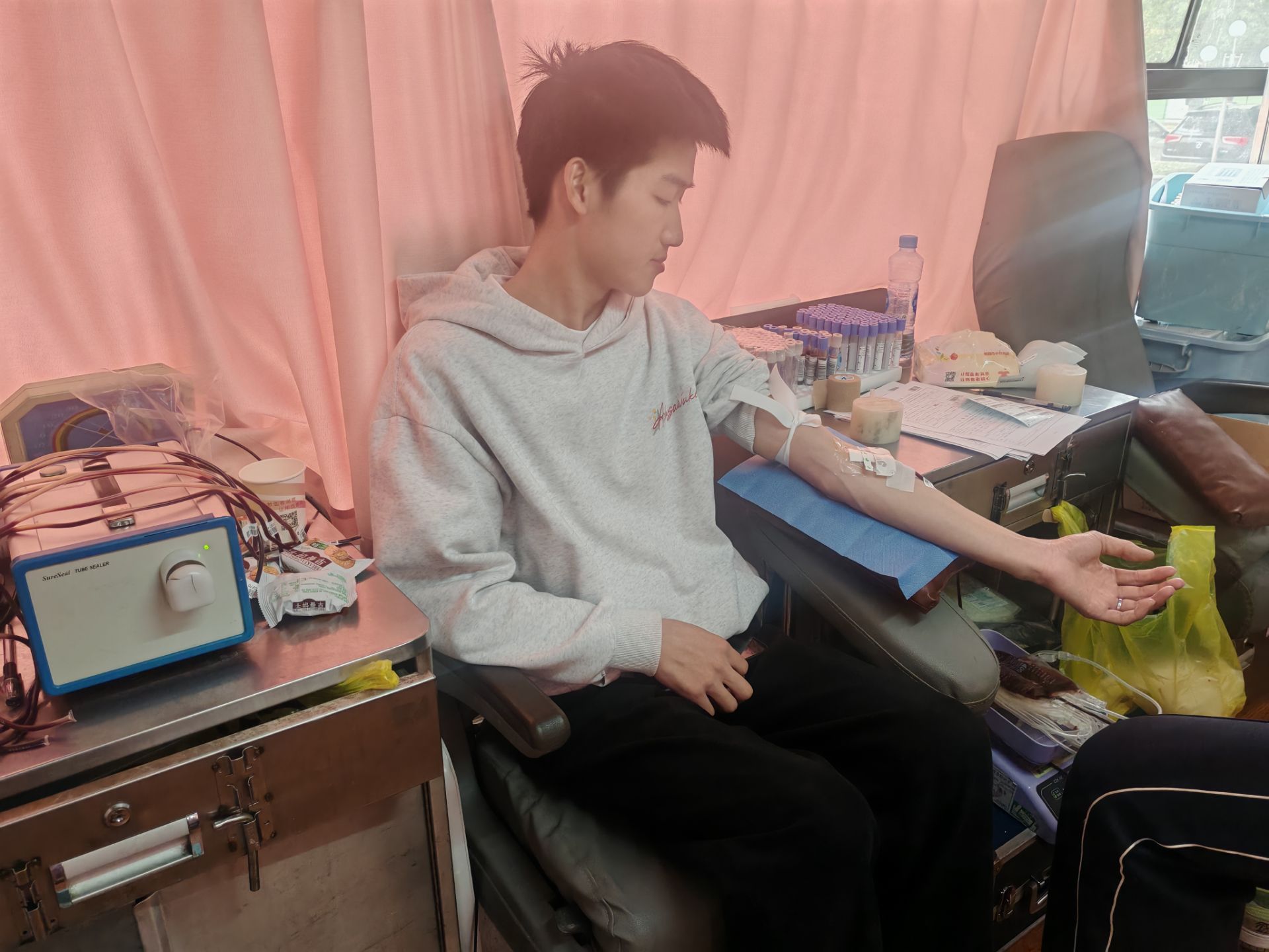 K:\2025年工作\1.团委工作\2.网站管理\1.新闻\13.我校举行“无偿献血传爱心·助力生命暖人心”无偿献血专题讲座\14.我校组织开展无偿献血活动\图片2.jpg K:\2025年工作\1.团委工作\2.网站管理\1.新闻\13.我校举行“无偿献血传爱心·助力生命暖人心”无偿献血专题讲座\14.我校组织开展无偿献血活动\图片2.jpg