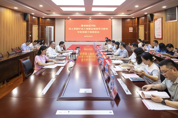 座谈_副本.jpg 座谈_副本.jpg