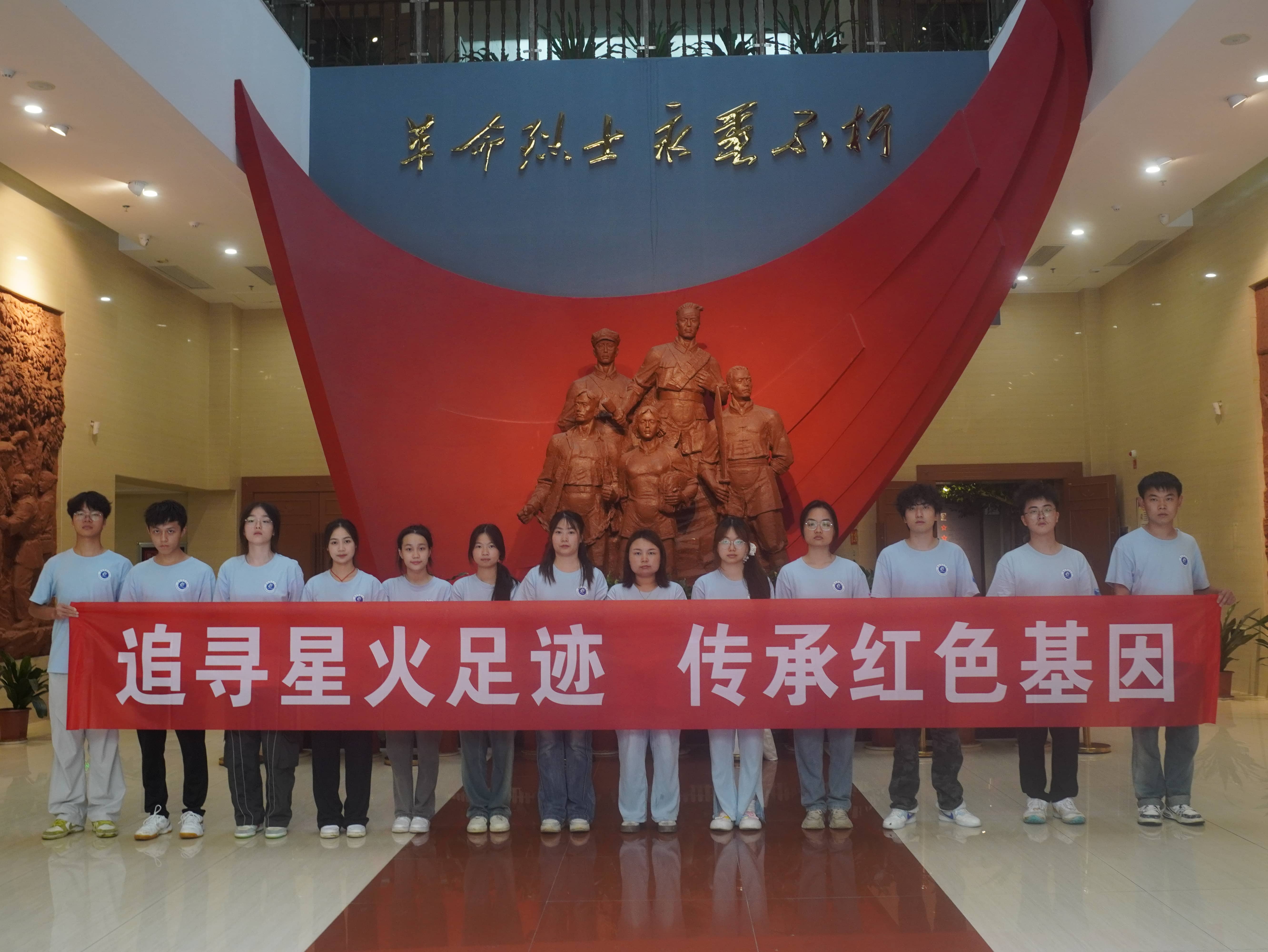 图 1 实践队参观赣州市革命烈士纪念馆.JPG