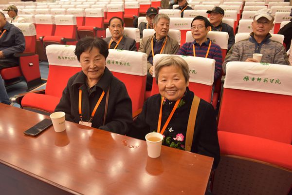 会议室 崇真通讯社 曾伶_副本.jpg 会议室 崇真通讯社 曾伶_副本.jpg
