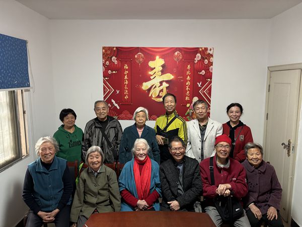 合影1_副本.jpg 合影1_副本.jpg