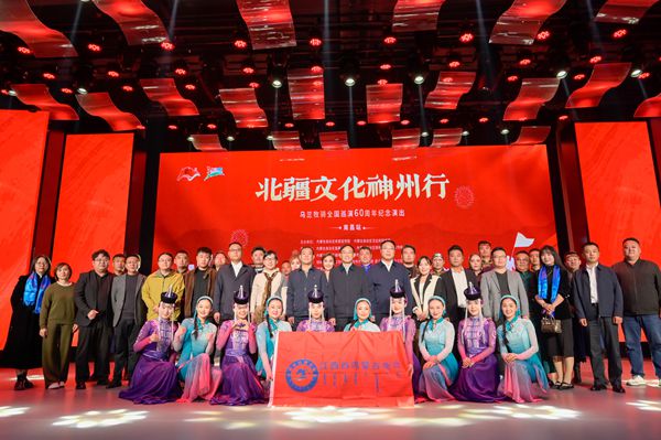 大合照 崇真通讯社 乐阳宜 (120)_副本.jpg 大合照 崇真通讯社 乐阳宜 (120)_副本.jpg