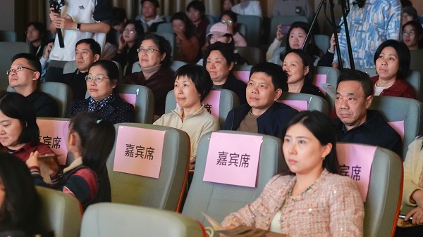 观众席领导.jpg 观众席领导.jpg