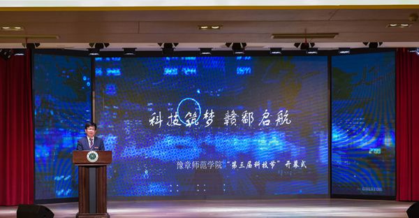 校领导致辞崇真通讯社蔡梓怡王思琪_副本.jpg